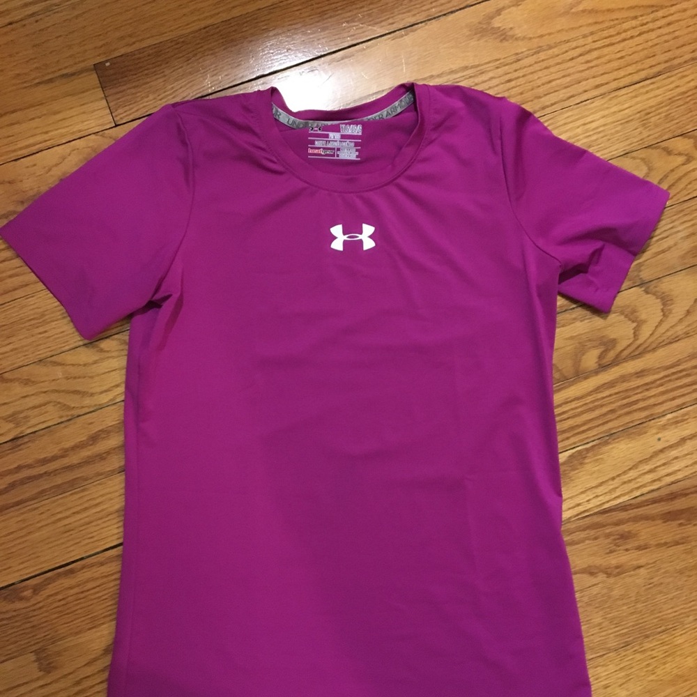 Under armour girls shirt